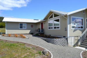 The Modern-Shed guest room blends in seamlessly with Burt and Debbie's modern home.