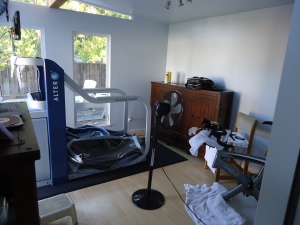 Amol Saxena uses an AlterG treadmill in a pressurized room that mimics high-altitude conditions. 