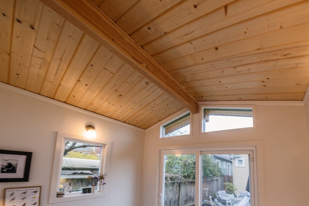 Picture5-8x10 Peak-pine ceiling