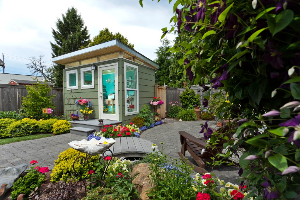 6 Reasons To Build a Modern Shed Backyard Office