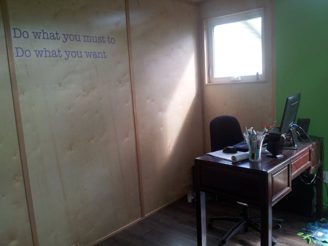 Kristen decorated her Modern-Shed with inspirational quotes and a sturdy hardwood desk.